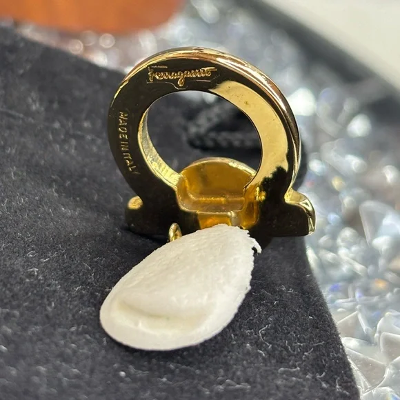 Ferragamo vintage Gancini pearl earrings with COA EUC - Picture 12 of 15